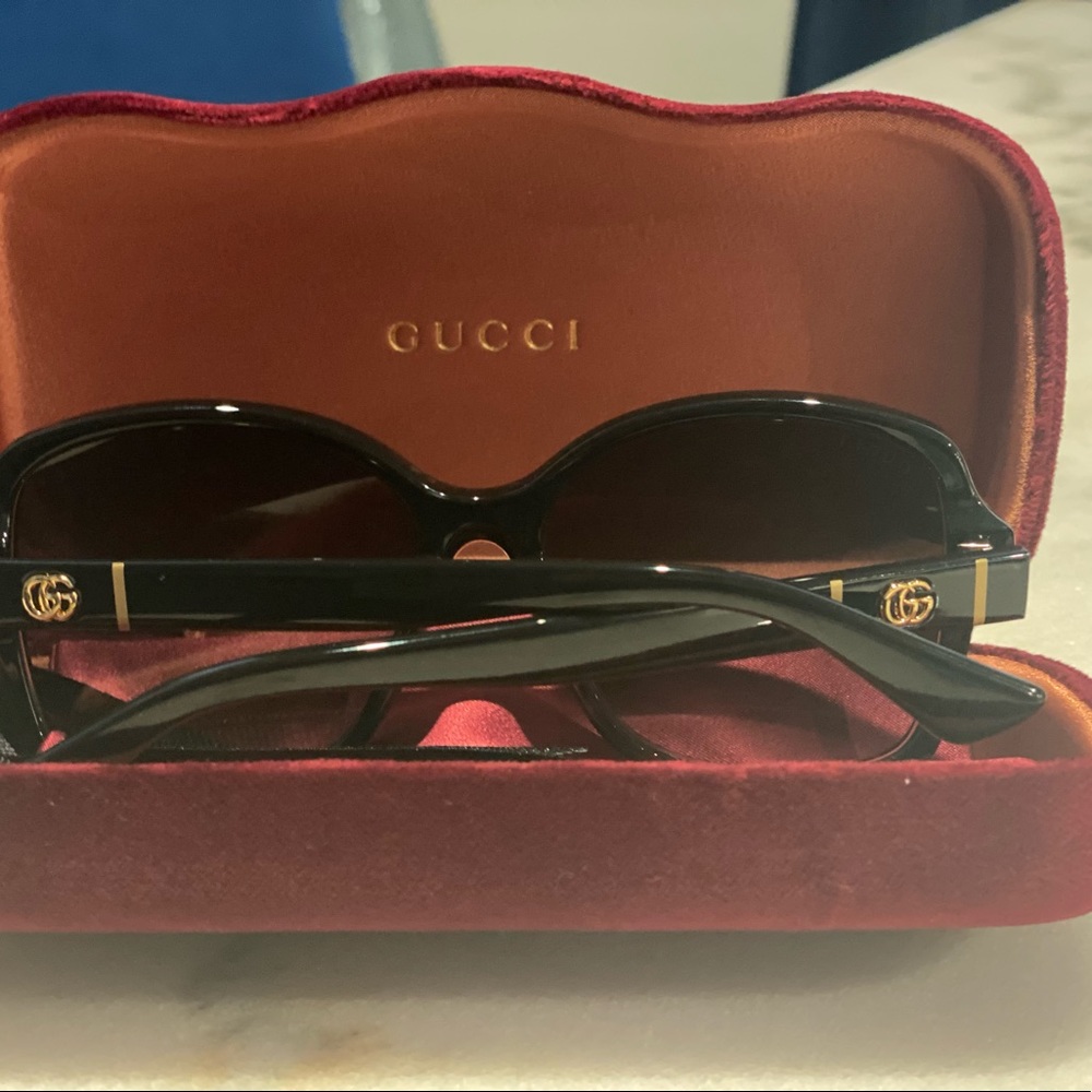 Gucci Sunglasses BRAND NEW never worn. Beautiful black sunglasses.
